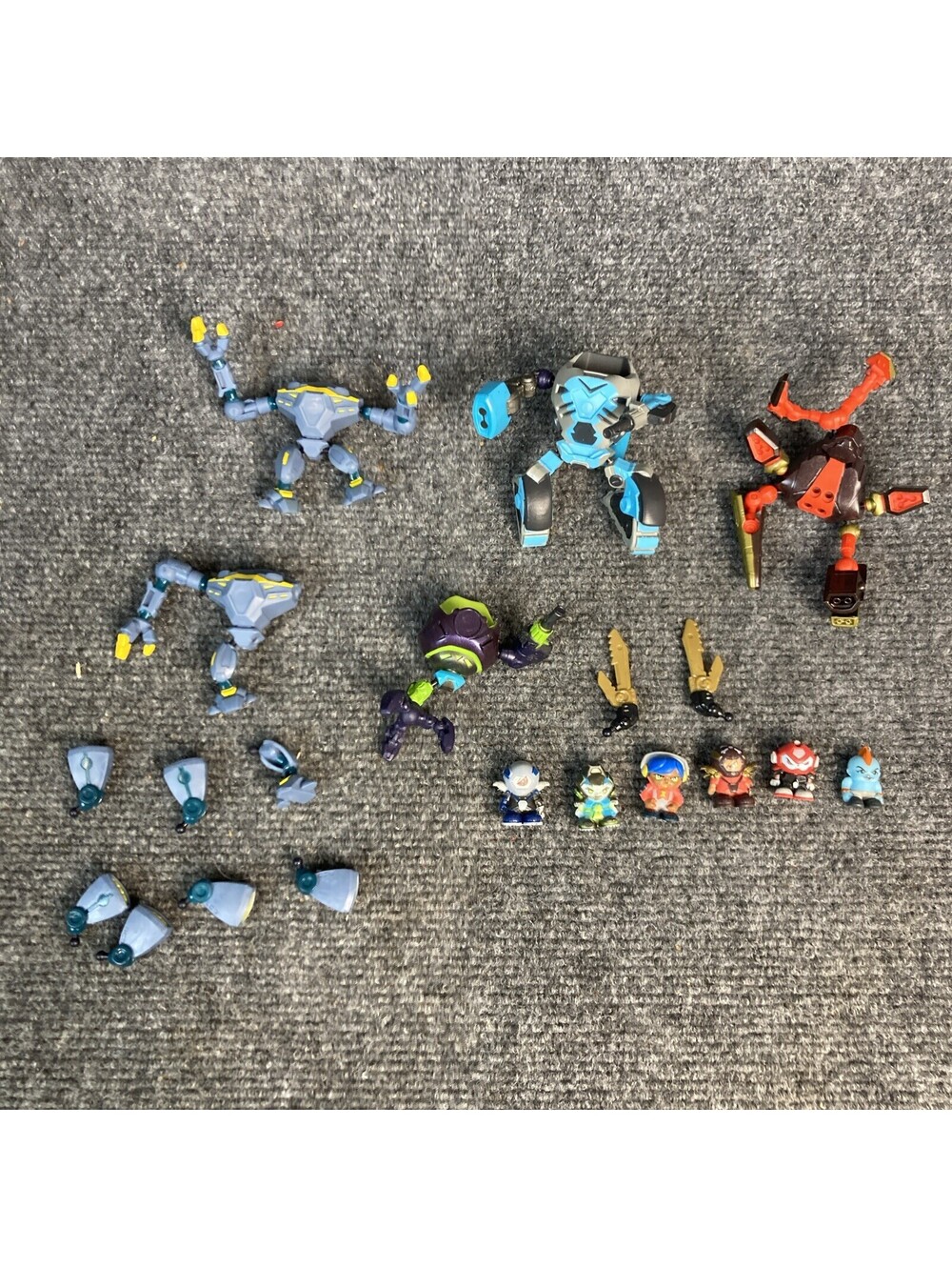 Lot of Ready2Robot Micro Action Figures & Replacement Parts